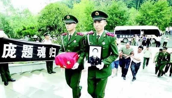 牲47岁母亲4次试管诞龙凤胎含泪照全家福凯发k8国际首页登录儿子在天津爆炸中牺(图13)