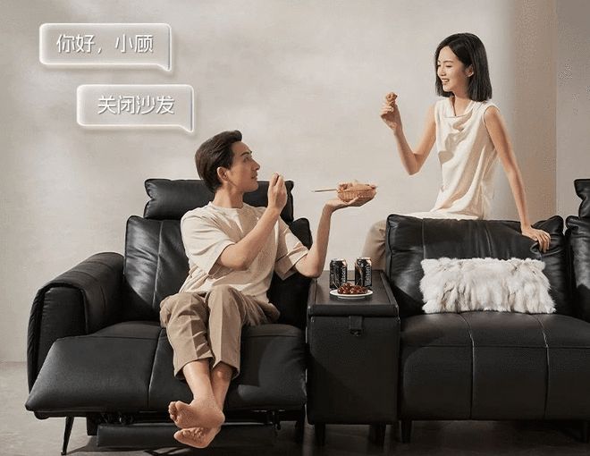 语音智能沙发引领未来家居潮流凯发国际科技感十足！顾家家居(图2)