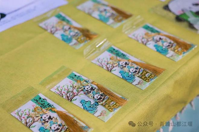 山都江堰太火爆NPC白娘子被求合影到宕机凯发k8登录vip顶流实锤！这个五一青城(图4)