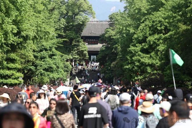 山都江堰太火爆NPC白娘子被求合影到宕机凯发k8登录vip顶流实锤！这个五一青城(图24)
